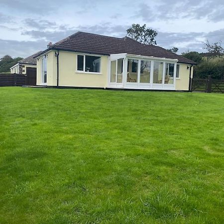 Bungalow In Pillaton Солташ Екстериор снимка