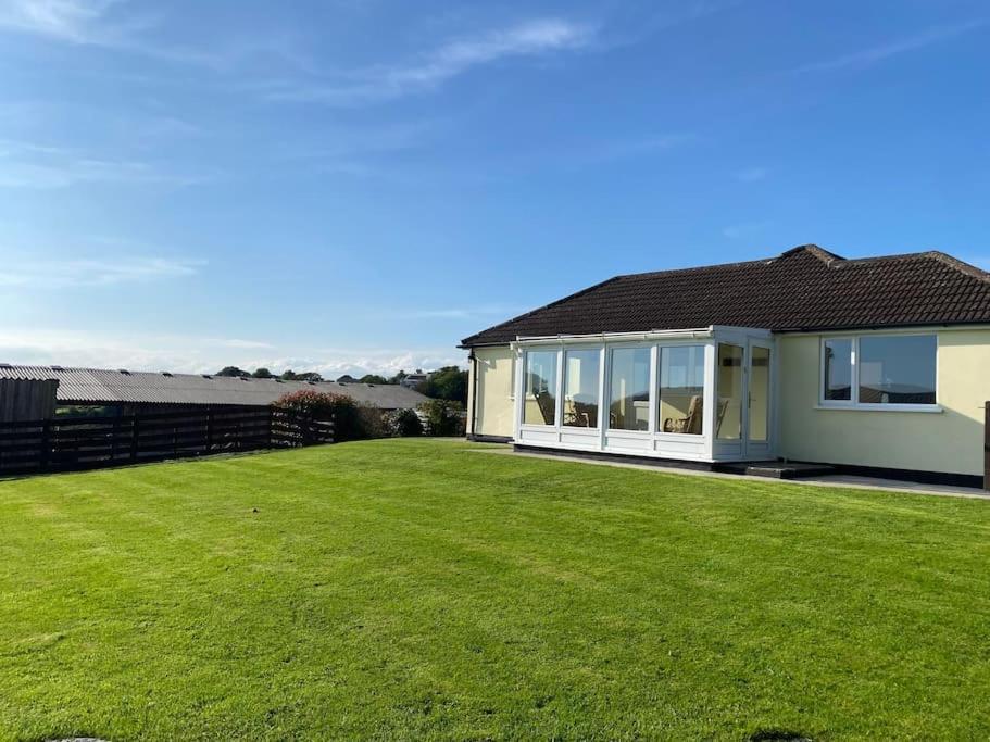Bungalow In Pillaton Солташ Екстериор снимка