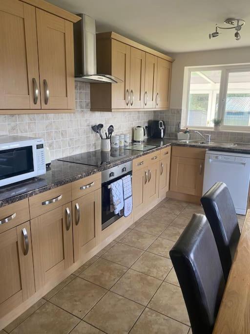 Bungalow In Pillaton Солташ Екстериор снимка